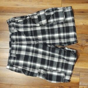 Men's Highland Outfitters Plaid Cargo Shorts - Sz. 36